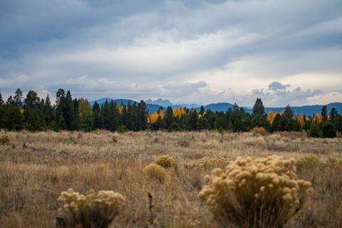 Tiny photo for 56053 School House Road, Bend, OR 97707 (MLS # 220174073)