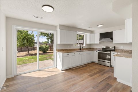 Tiny photo for 2417 Flanders Street, White City, OR 97503 (MLS # 220222961)