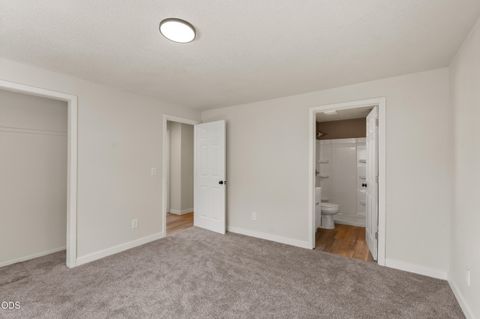 Tiny photo for 2417 Flanders Street, White City, OR 97503 (MLS # 220222961)