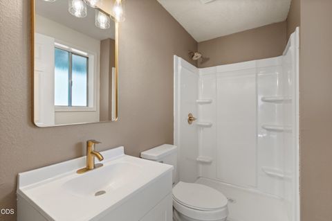 Tiny photo for 2417 Flanders Street, White City, OR 97503 (MLS # 220222961)