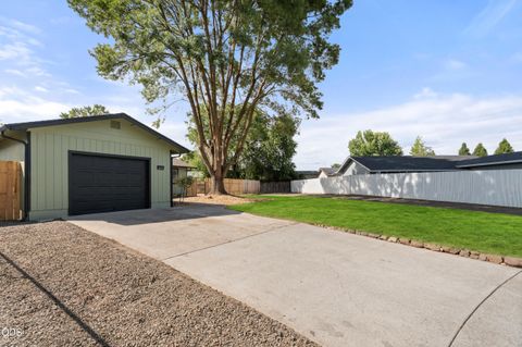 Tiny photo for 2417 Flanders Street, White City, OR 97503 (MLS # 220222961)
