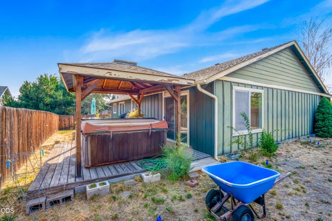 Tiny photo for 2227 SW Newberry Court, Redmond, OR 97756 (MLS # 220227451)