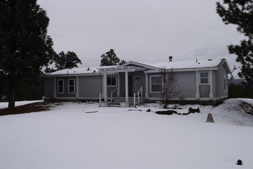 Nice double wide 2002 manufactured home on 4.75 acres with a shop . just minutes from Sprague River. Property is to be sold as is. take a look at this one it is priced right .