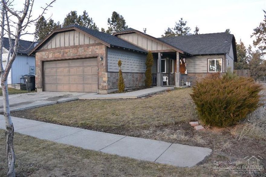 This home is located conveniently close to the Bend Parkway, shopping and schools. Featuring an open floor plan with 3 bedrooms, 2 bathrooms, vaulted ceiling, gas forced air furnace, fenced in back yard with newer trex deck and in ground sprinklers. Seller is offering $1000 paint credit.