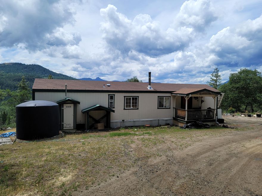 Owner says to bring all offers...
20.69 Acres on this gorgeous views property in Ashland. The views are majestic and totally seculded and quiet. There is so much that can be done with this one of a kind property. It has a 1997 singlewide manufactured home in great condition with an outbuilding that is 16 X 32 professionally built, 12 X12 solor panel for electric, well house, 2 sheds 2 water tanks.