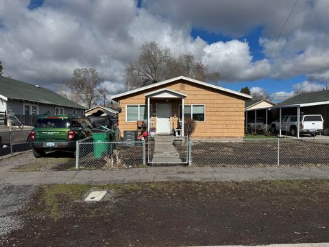Tiny photo for 2237 Wantland Avenue, Klamath Falls, OR 97601 (MLS # 220215434)