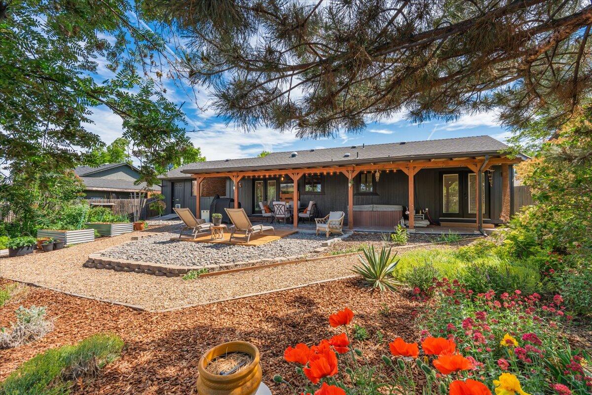 3139 SW Reindeer Avenue