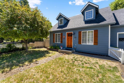 Tiny photo for 533 NW D Street, Grants Pass, OR 97526 (MLS # 220223528)