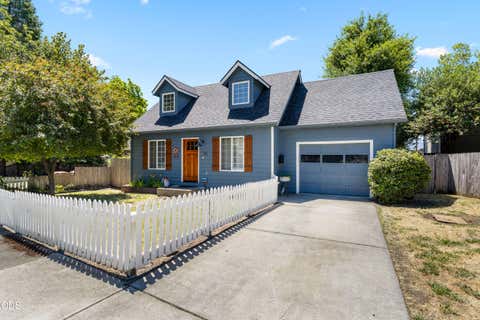 Tiny photo for 533 NW D Street, Grants Pass, OR 97526 (MLS # 220223528)