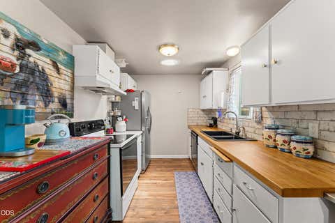 Tiny photo for 533 NW D Street, Grants Pass, OR 97526 (MLS # 220223528)