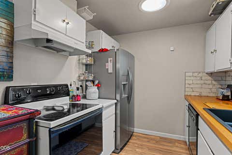 Tiny photo for 533 NW D Street, Grants Pass, OR 97526 (MLS # 220223528)