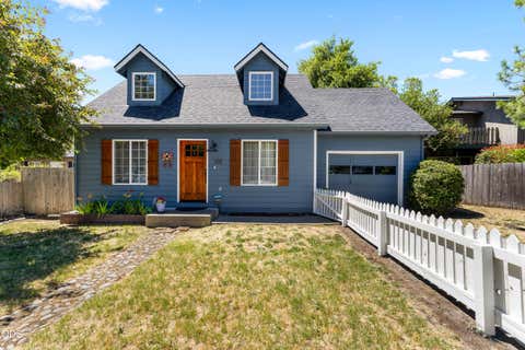 Tiny photo for 533 NW D Street, Grants Pass, OR 97526 (MLS # 220223528)