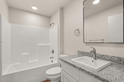 Tiny photo for 2024 Sunset Drive #3, Medford, OR 97501 (MLS # 220217668)