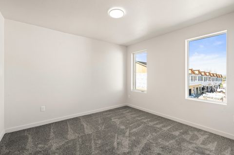 Tiny photo for 2024 Sunset Drive #3, Medford, OR 97501 (MLS # 220217668)