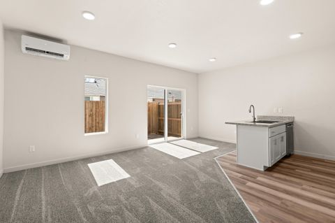 Tiny photo for 2024 Sunset Drive #3, Medford, OR 97501 (MLS # 220217668)