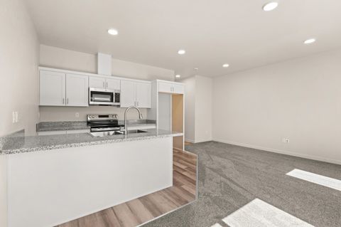 Tiny photo for 2024 Sunset Drive #3, Medford, OR 97501 (MLS # 220217668)