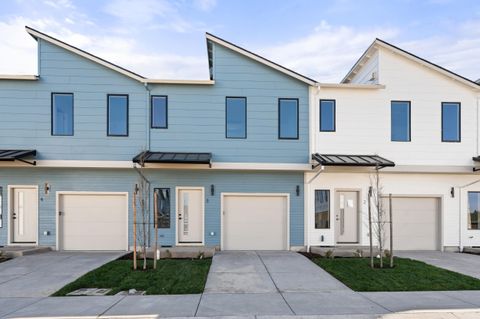 Photo of 2024 Sunset Drive #3, Medford, OR 97501 (MLS # 220217668)