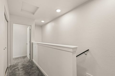 Tiny photo for 2024 Sunset Drive #3, Medford, OR 97501 (MLS # 220217668)