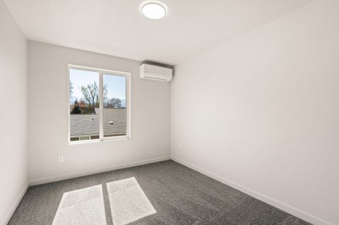 Tiny photo for 2024 Sunset Drive #3, Medford, OR 97501 (MLS # 220217668)