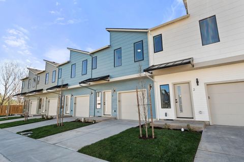 Tiny photo for 2024 Sunset Drive #3, Medford, OR 97501 (MLS # 220217668)