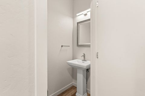 Tiny photo for 2024 Sunset Drive #3, Medford, OR 97501 (MLS # 220217668)