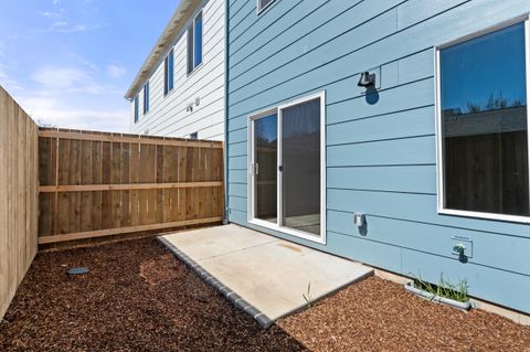 Tiny photo for 2024 Sunset Drive #3, Medford, OR 97501 (MLS # 220217668)