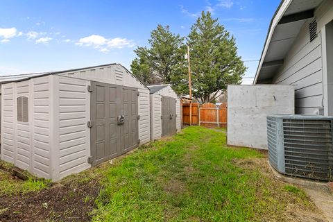 Tiny photo for 856 Murphy Road, Medford, OR 97504 (MLS # 220213140)