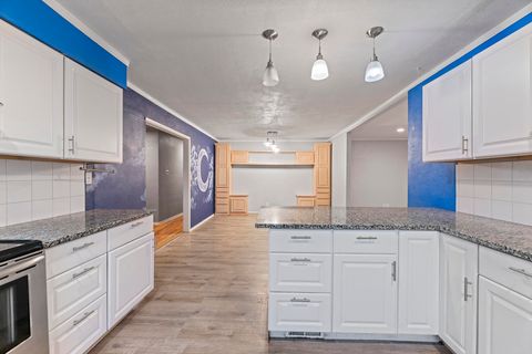 Tiny photo for 856 Murphy Road, Medford, OR 97504 (MLS # 220213140)