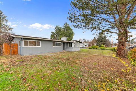 Tiny photo for 856 Murphy Road, Medford, OR 97504 (MLS # 220213140)