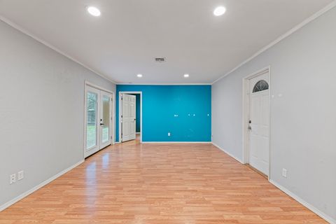 Tiny photo for 856 Murphy Road, Medford, OR 97504 (MLS # 220213140)