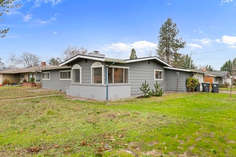 Tiny photo for 856 Murphy Road, Medford, OR 97504 (MLS # 220213140)