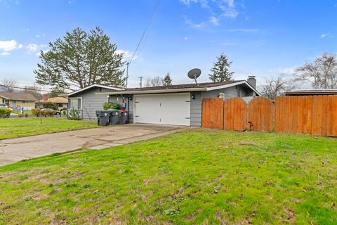 Tiny photo for 856 Murphy Road, Medford, OR 97504 (MLS # 220213140)