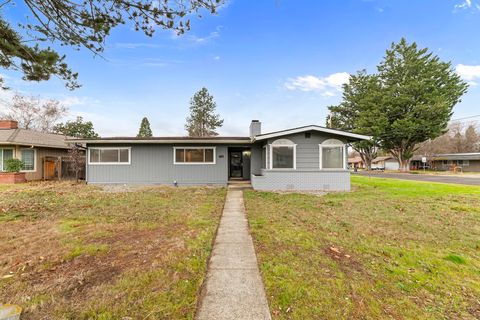 Photo of 856 Murphy Road, Medford, OR 97504 (MLS # 220213140)