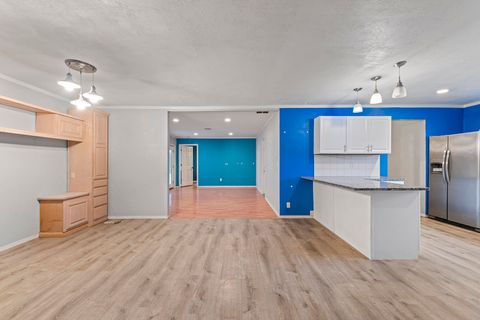 Tiny photo for 856 Murphy Road, Medford, OR 97504 (MLS # 220213140)