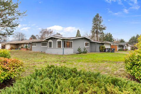 Tiny photo for 856 Murphy Road, Medford, OR 97504 (MLS # 220213140)