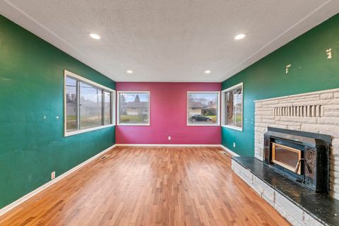 Tiny photo for 856 Murphy Road, Medford, OR 97504 (MLS # 220213140)