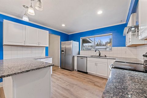 Tiny photo for 856 Murphy Road, Medford, OR 97504 (MLS # 220213140)
