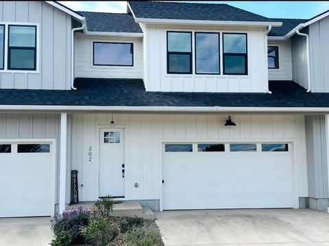 Tiny photo for 202 Bogey Lane, Eagle Point, OR 97524 (MLS # 220219460)