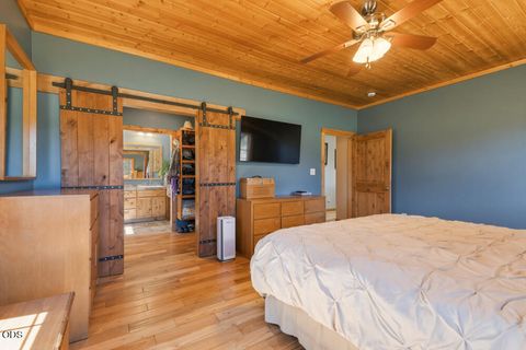 Tiny photo for 23125 Sprague River Road, Sprague River, OR 97639 (MLS # 220224306)