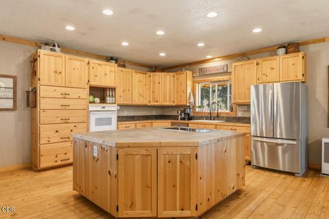 Tiny photo for 23125 Sprague River Road, Sprague River, OR 97639 (MLS # 220224306)