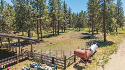 Tiny photo for 23125 Sprague River Road, Sprague River, OR 97639 (MLS # 220224306)