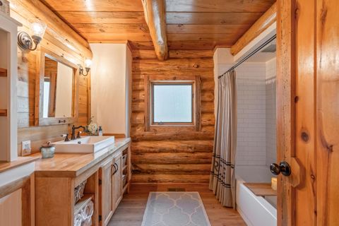 Tiny photo for 16765 Pine Place, La Pine, OR 97739 (MLS # 220221916)
