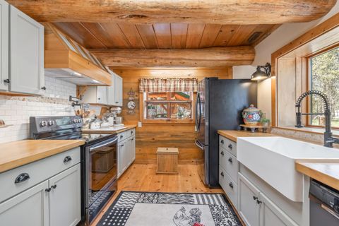 Tiny photo for 16765 Pine Place, La Pine, OR 97739 (MLS # 220221916)