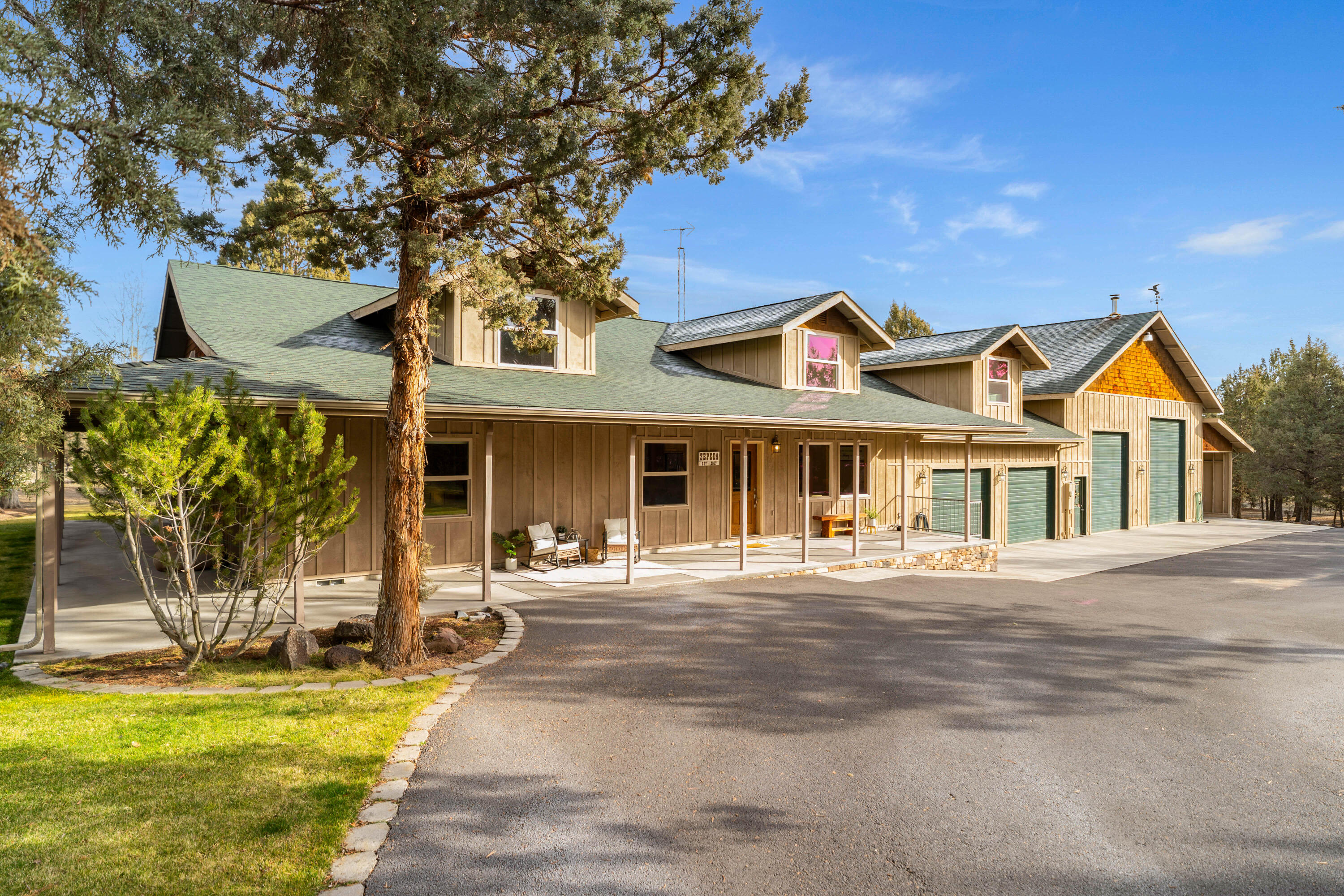 6323 SE Cedar Hills Court