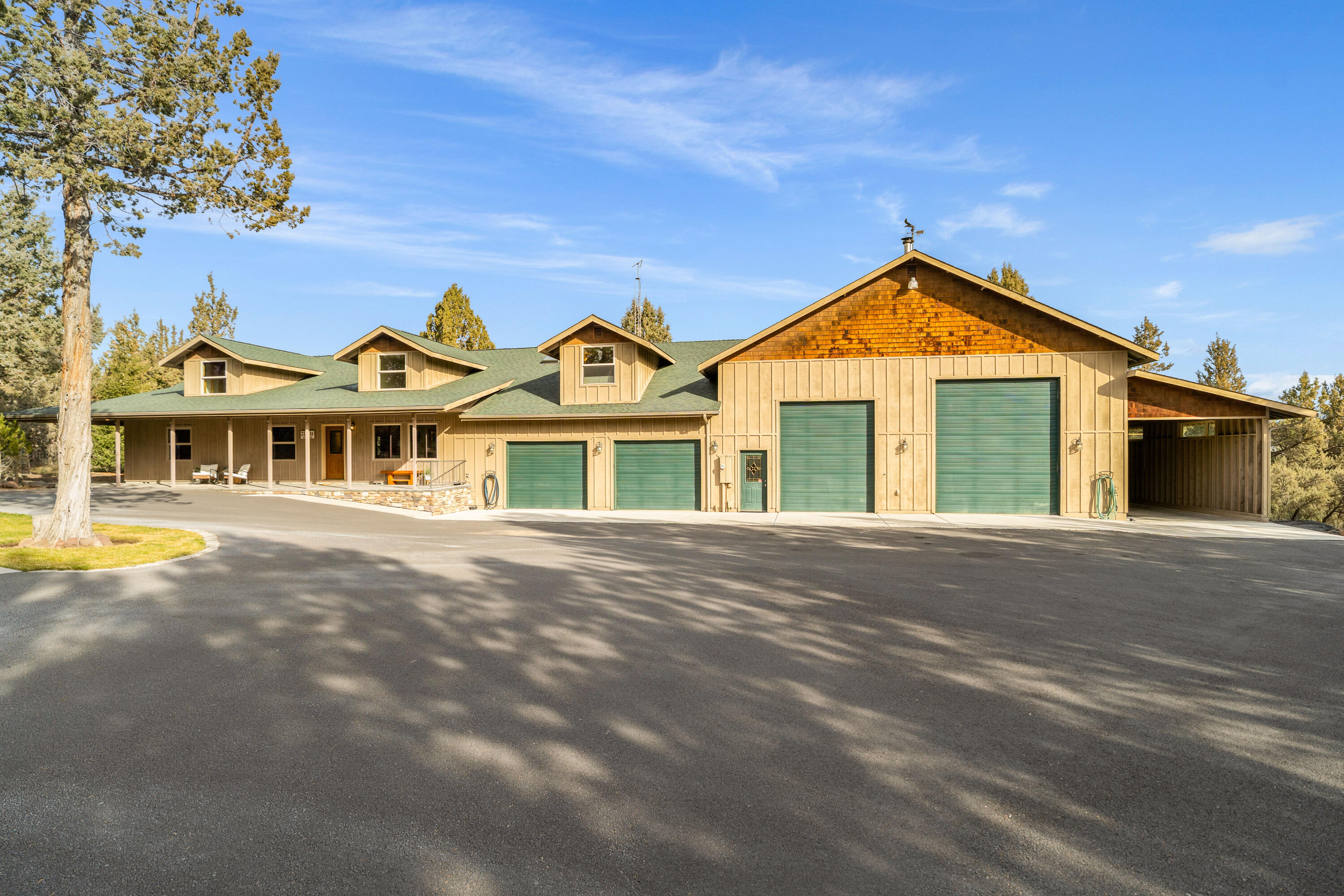 6323 SE Cedar Hills Court