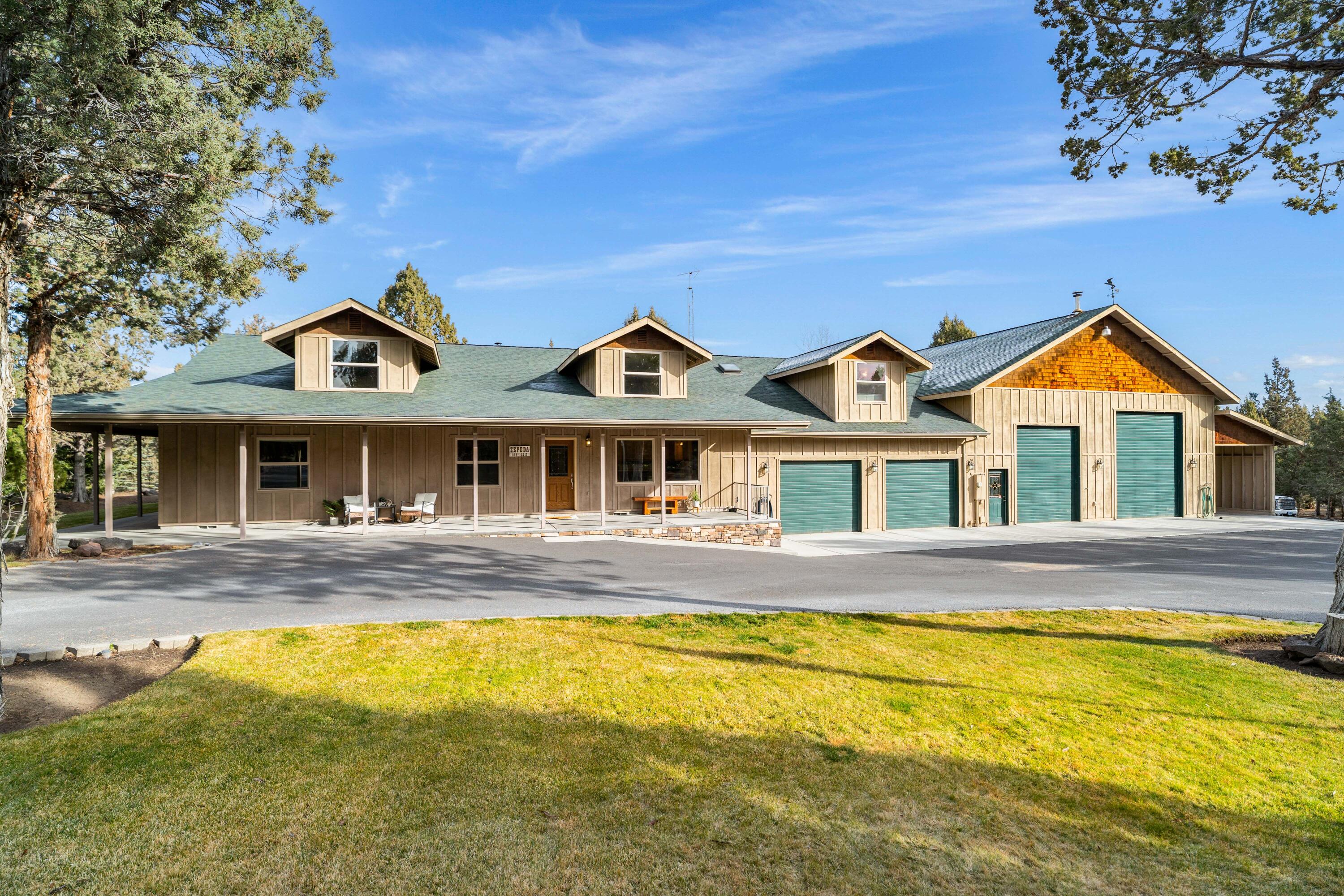 6323 SE Cedar Hills Court