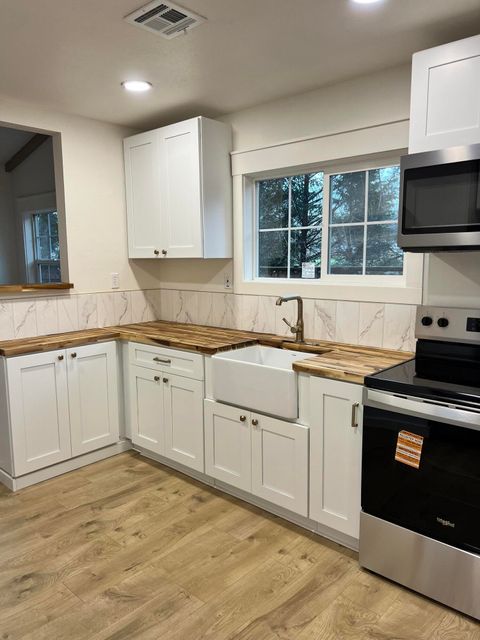 Tiny photo for 191 Dutcher Creek Road, Grants Pass, OR 97527 (MLS # 220213832)