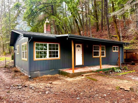 Photo of 191 Dutcher Creek Road, Grants Pass, OR 97527 (MLS # 220213832)
