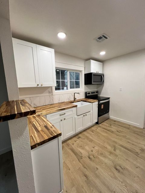 Tiny photo for 191 Dutcher Creek Road, Grants Pass, OR 97527 (MLS # 220213832)