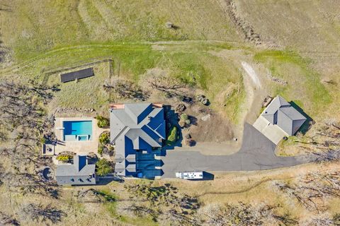 Tiny photo for 4182 N Roxy Drive, Medford, OR 97504 (MLS # 220215071)